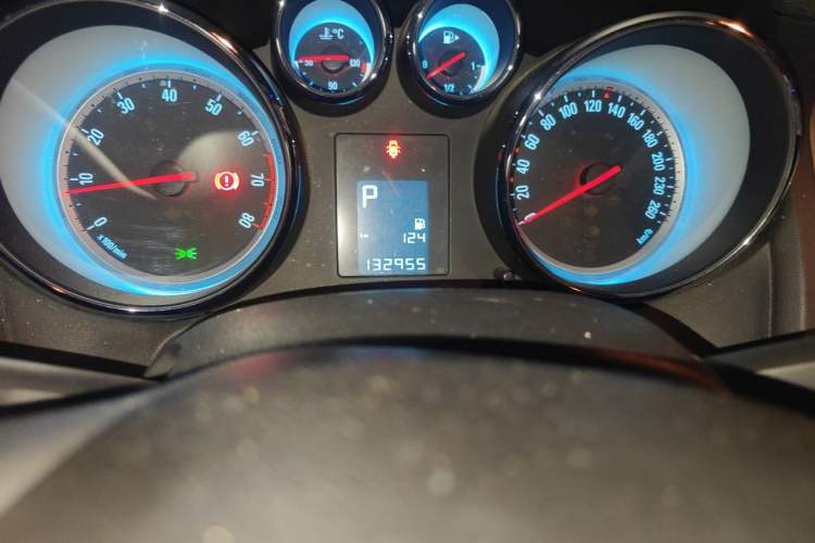 Used Buick GT 2014 XT 1.6L Automatic Fashion Edition Odometer Close Up