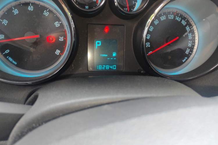 Used Buick GT 2014 XT 1.6L Automatic Fashion Edition Odometer Close Up