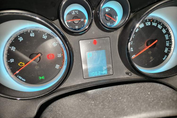 Used Buick GT 2014 XT 1.6L Automatic Fashion Edition Odometer Close Up