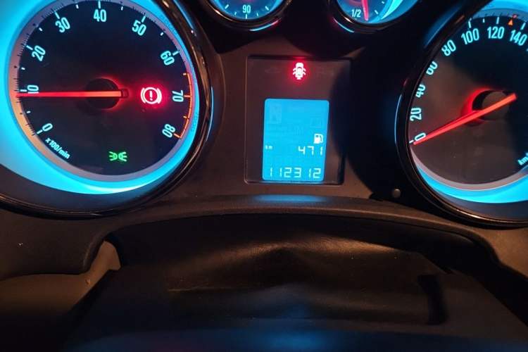 Used Buick GT 2014 XT 1.6L Manual Entry-Level Model Odometer Close Up