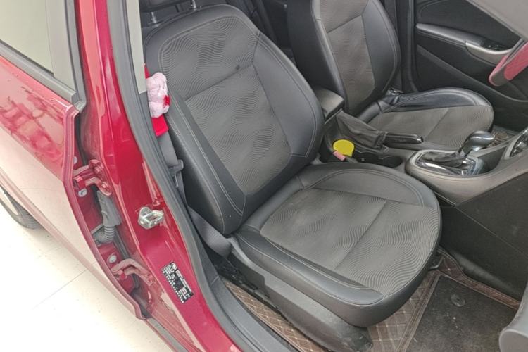 Used Buick GT 2014 XT 1.6L Automatic Fashion Edition Right Front Seat