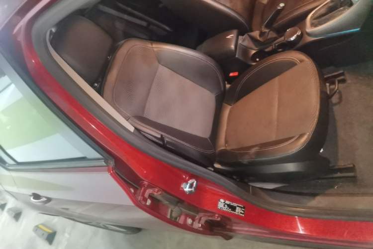 Used Buick GT 2014 XT 1.6L Automatic Fashion Edition Right Front Seat