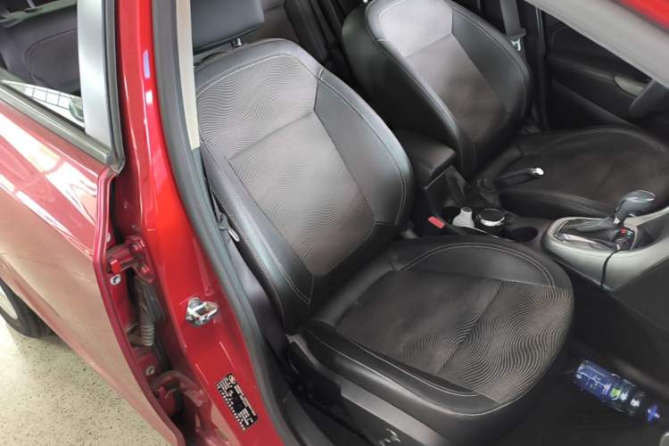Used Buick GT 2014 XT 1.6L Automatic Fashion Edition Right Front Seat