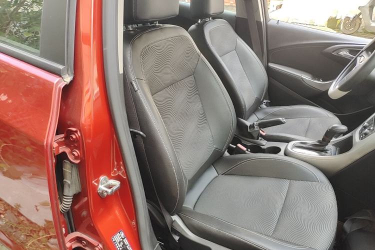 Used Buick GT 2014 XT 1.6L Automatic Fashion Edition Right Front Seat