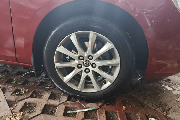 Used Buick GT 2014 XT 1.6L Automatic Fashion Edition Right Front Wheel Hub