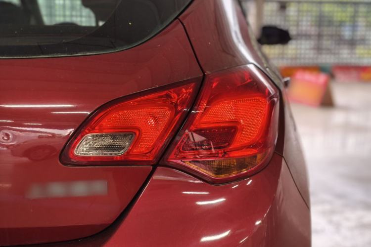 Used Buick GT 2014 XT 1.6L Automatic Fashion Edition Right Rear Taillight