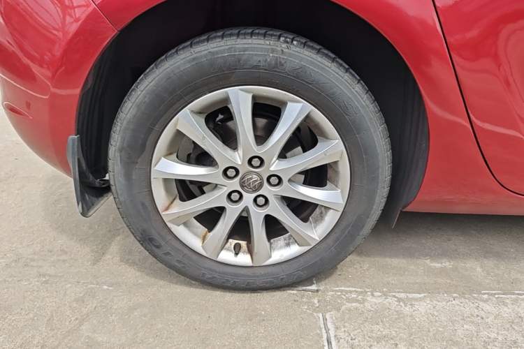 Used Buick GT 2014 XT 1.6L Automatic Fashion Edition Right Rear Wheel Hub