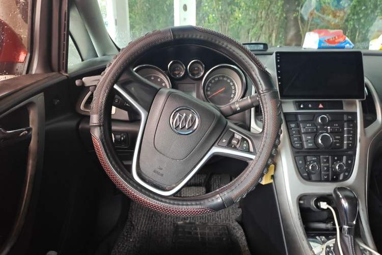 Used Buick GT 2014 XT 1.6L Automatic Fashion Edition Steering Wheel