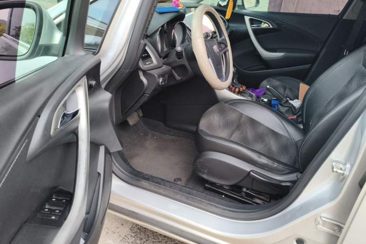 Used Buick GT 2014 XT 1.6L Automatic Fashion Edition Driver Seat
