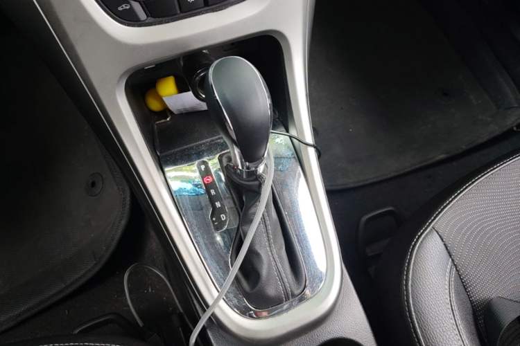 Used Buick GT 2014 XT 1.6L Automatic Fashion Edition Gear Lever
