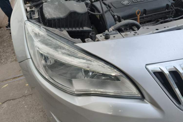 Used Buick GT 2014 XT 1.6L Automatic Fashion Edition Right Front Headlight