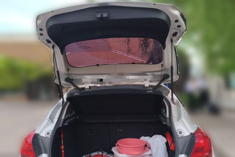 Used Buick GT 2014 XT 1.6L Automatic Fashion Edition Trunk