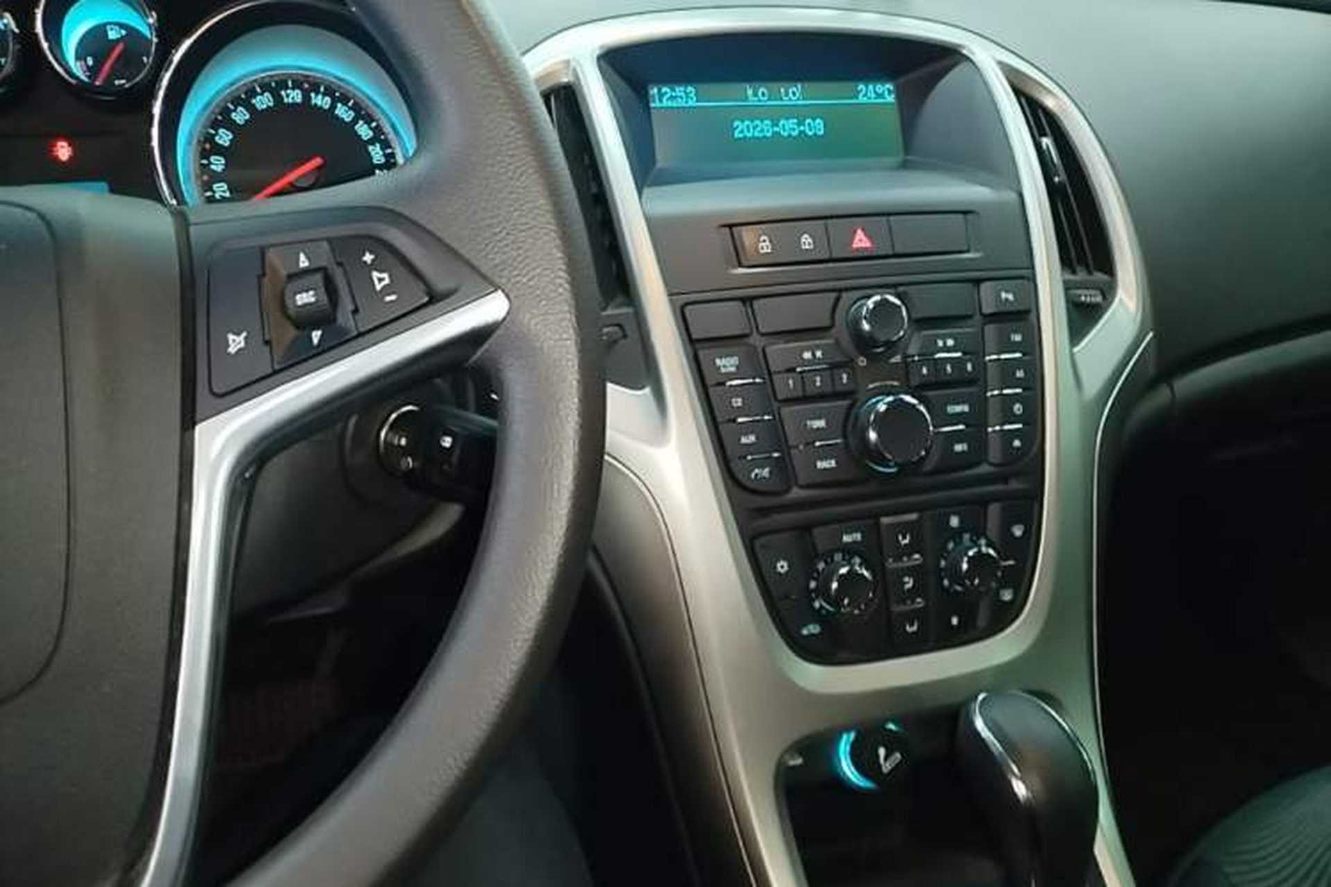 Used Buick GT 2014 XT 1.6L Automatic Fashion Edition Audio And AC Panel