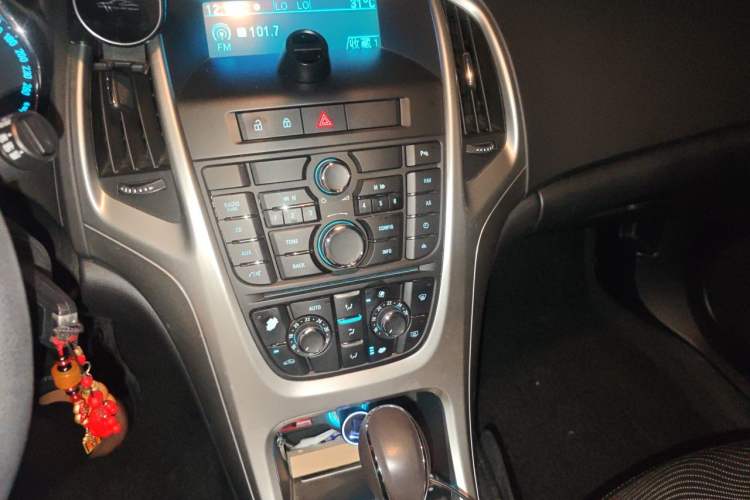 Used Buick GT 2014 XT 1.6L Automatic Fashion Edition Audio And AC Panel
