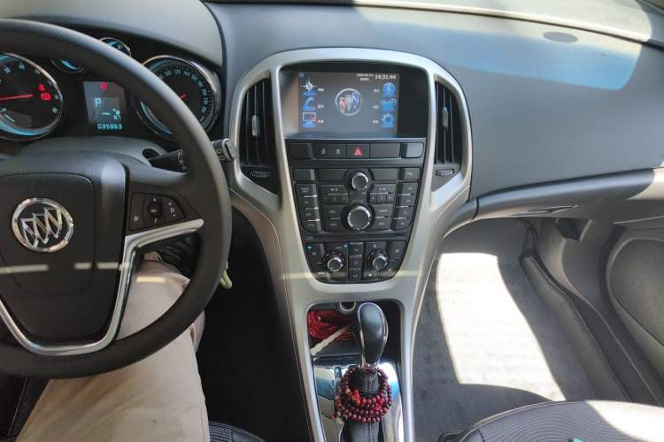 Used Buick GT 2014 XT 1.6L Automatic Fashion Edition Audio And AC Panel