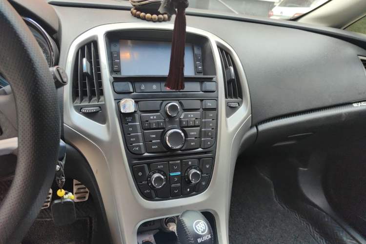 Used Buick GT 2014 XT 1.6L Automatic Fashion Edition Audio And AC Panel
