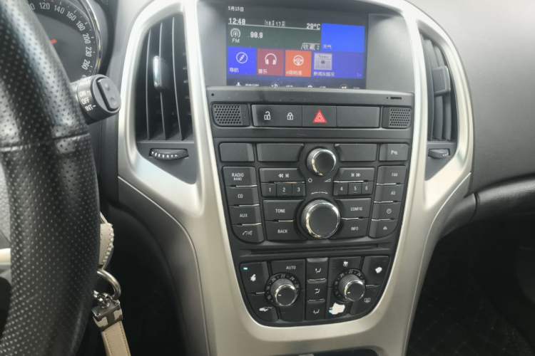 Used Buick GT 2014 XT 1.6L Automatic Fashion Edition Audio And AC Panel