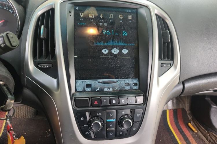 Used Buick GT 2014 XT 1.6L Automatic Fashion Edition Audio And AC Panel