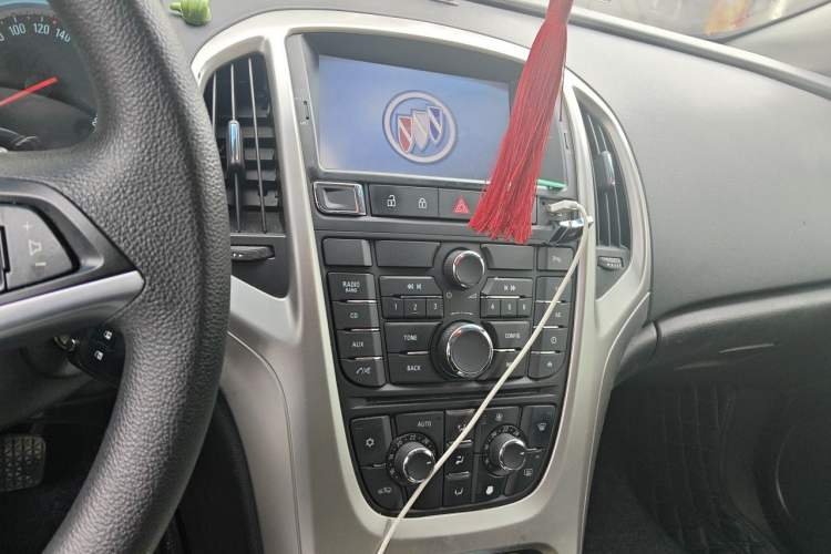 Used Buick GT 2014 XT 1.6L Automatic Fashion Edition Audio And AC Panel