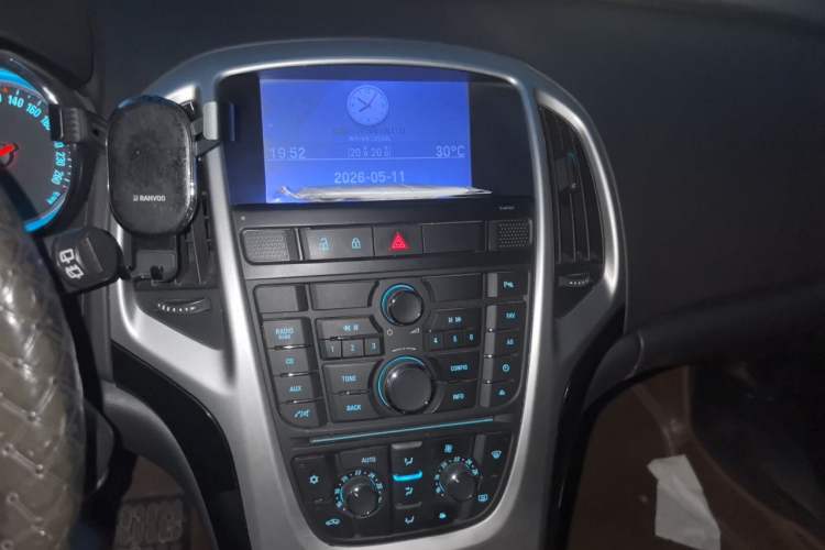 Used Buick GT 2014 XT 1.6L Automatic Fashion Edition Audio And AC Panel