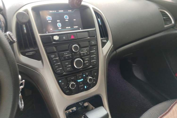 Used Buick GT 2014 XT 1.6L Automatic Fashion Edition Audio And AC Panel