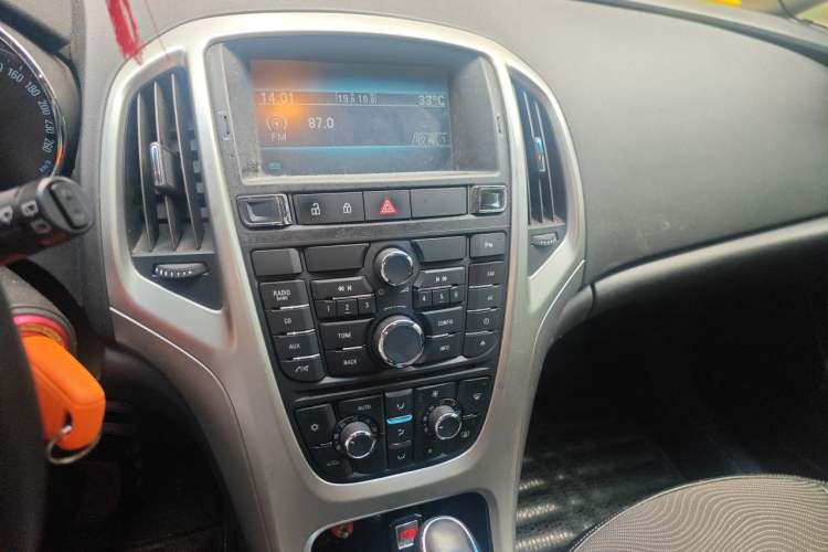 Used Buick GT 2014 XT 1.6L Automatic Comfort Edition Audio And AC Panel
