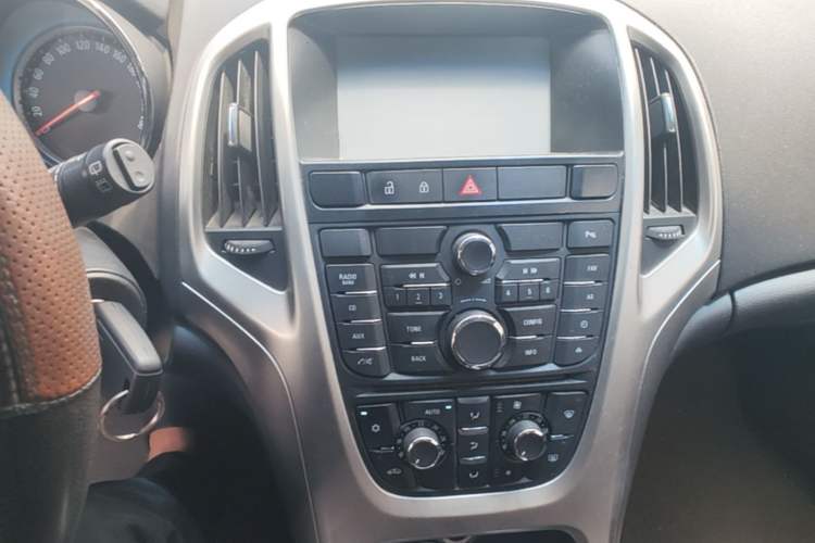 Used Buick GT 2014 XT 1.6L Automatic Fashion Edition Audio And AC Panel