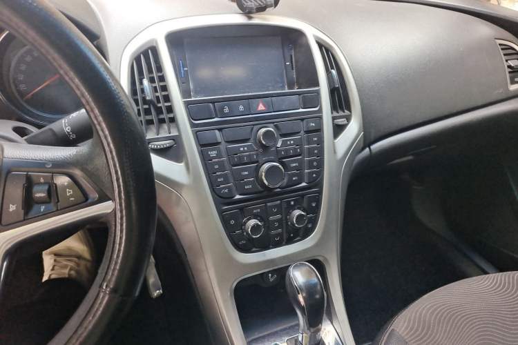 Used Buick GT 2014 XT 1.6L Automatic Fashion Edition Audio And AC Panel