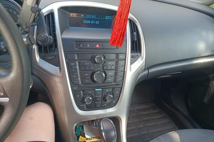 Used Buick GT 2014 XT 1.6L Automatic Fashion Edition Audio And AC Panel