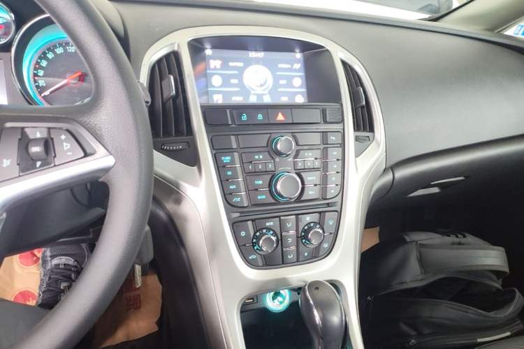 Used Buick GT 2014 XT 1.6L Automatic Fashion Edition Audio And AC Panel