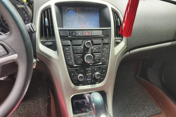 Used Buick GT 2014 XT 1.6L Automatic Fashion Edition Audio And AC Panel