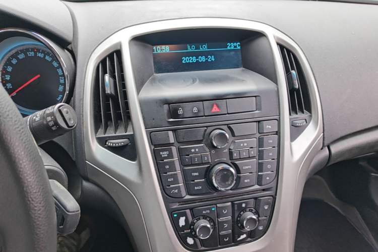 Used Buick GT 2014 XT 1.6L Automatic Fashion Edition Audio And AC Panel