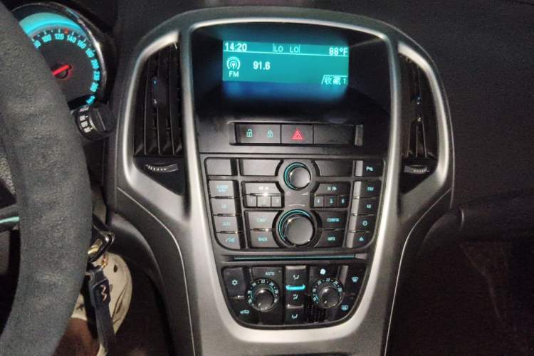 Used Buick GT 2014 XT 1.6L Automatic Fashion Edition Audio And AC Panel