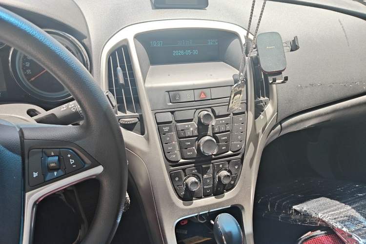 Used Buick GT 2014 XT 1.6L Automatic Fashion Edition Audio And AC Panel