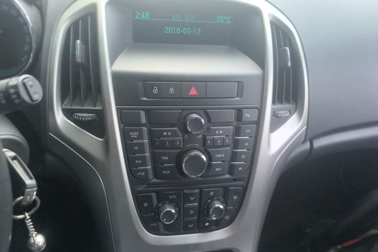 Used Buick GT 2014 XT 1.6L Automatic Fashion Edition Audio And AC Panel