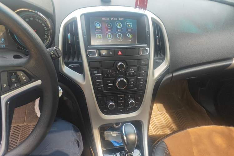 Used Buick GT 2014 XT 1.6L Automatic Fashion Edition Audio And AC Panel