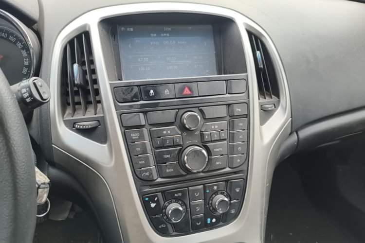 Used Buick GT 2014 XT 1.6L Automatic Fashion Edition Audio And AC Panel