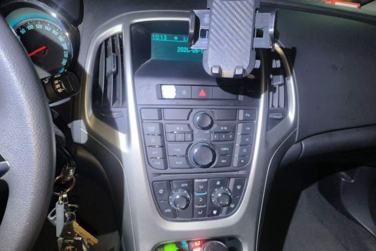 Used Buick GT 2014 XT 1.6L Automatic Fashion Edition Audio And AC Panel