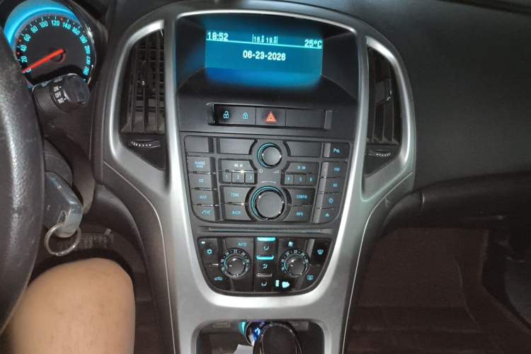 Used Buick GT 2014 XT 1.6L Automatic Fashion Edition Audio And AC Panel