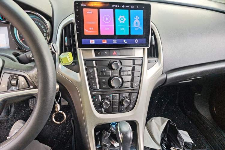 Used Buick GT 2014 XT 1.6L Automatic Fashion Edition Audio And AC Panel