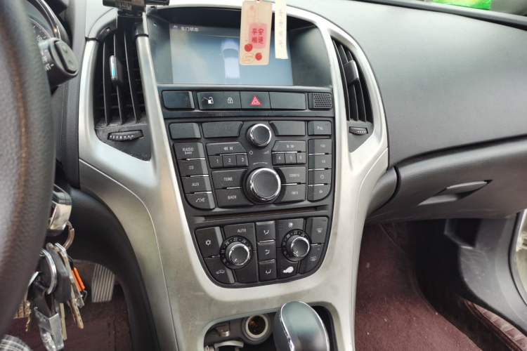 Used Buick GT 2014 XT 1.6L Automatic Fashion Edition Audio And AC Panel