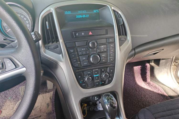 Used Buick GT 2014 XT 1.6L Automatic Fashion Edition Audio And AC Panel