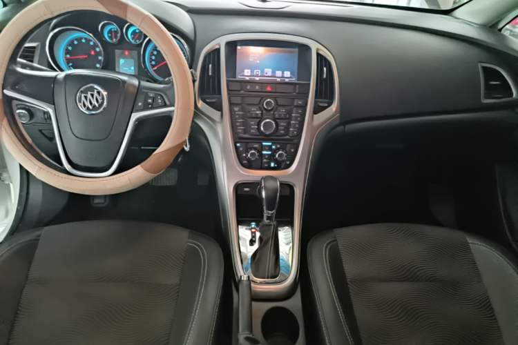 Used Buick GT 2014 XT 1.6L Automatic Fashion Edition Audio And AC Panel