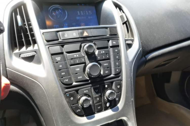 Used Buick GT 2014 XT 1.6L Automatic Fashion Edition Audio And AC Panel