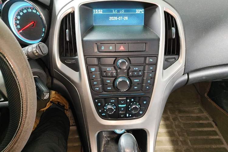Used Buick GT 2014 XT 1.6L Automatic Fashion Edition Audio And AC Panel