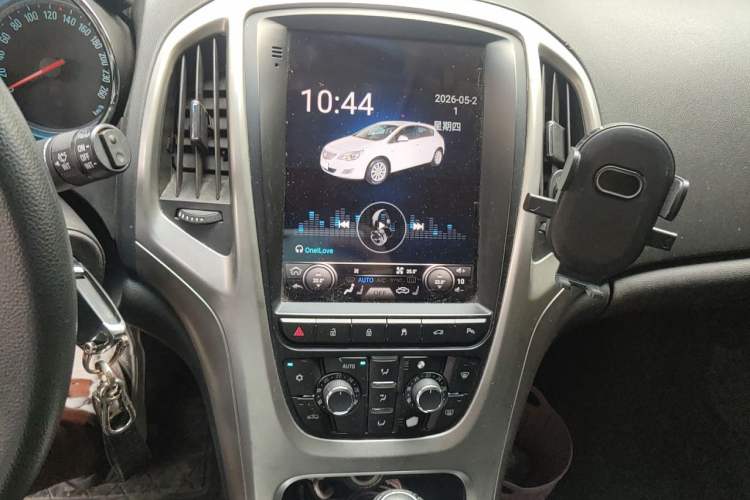 Used Buick GT 2014 XT 1.6L Automatic Fashion Edition Audio And AC Panel