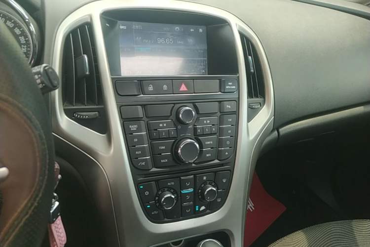 Used Buick GT 2014 XT 1.6L Automatic Fashion Edition Audio And AC Panel
