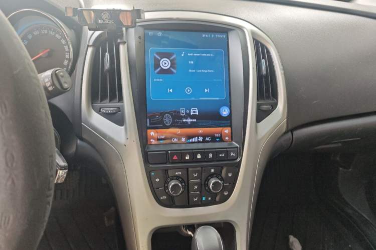 Used Buick GT 2014 XT 1.6L Automatic Fashion Edition Audio And AC Panel