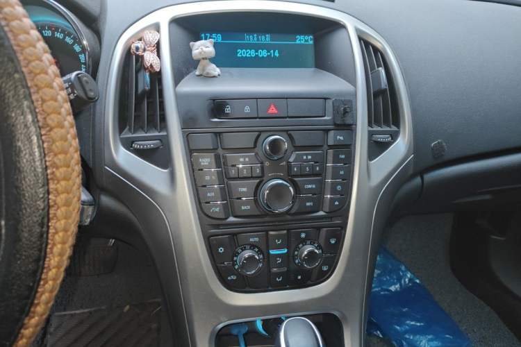 Used Buick GT 2014 XT 1.6L Automatic Fashion Edition Audio And AC Panel