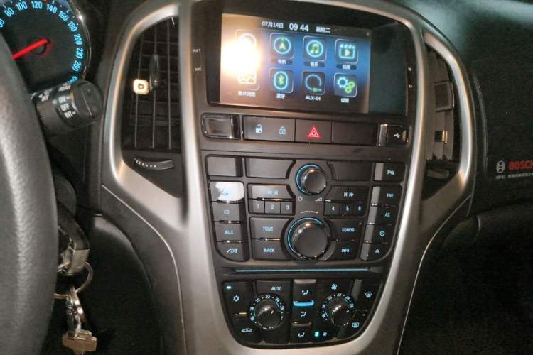 Used Buick GT 2014 XT 1.6L Automatic Fashion Edition Audio And AC Panel